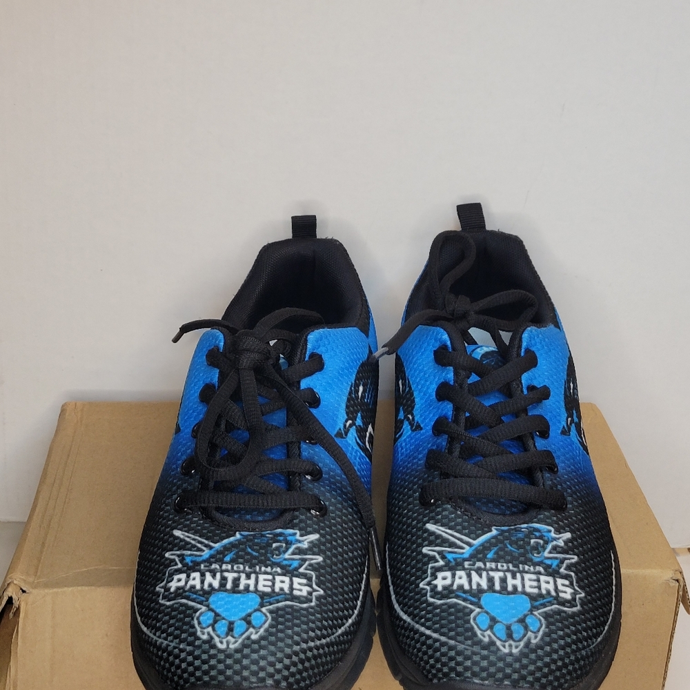 Tennis shoes